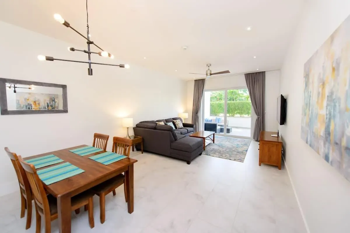 Cable Beach Condo Large Private Patio With Bbq Nassau Semesterbostad
